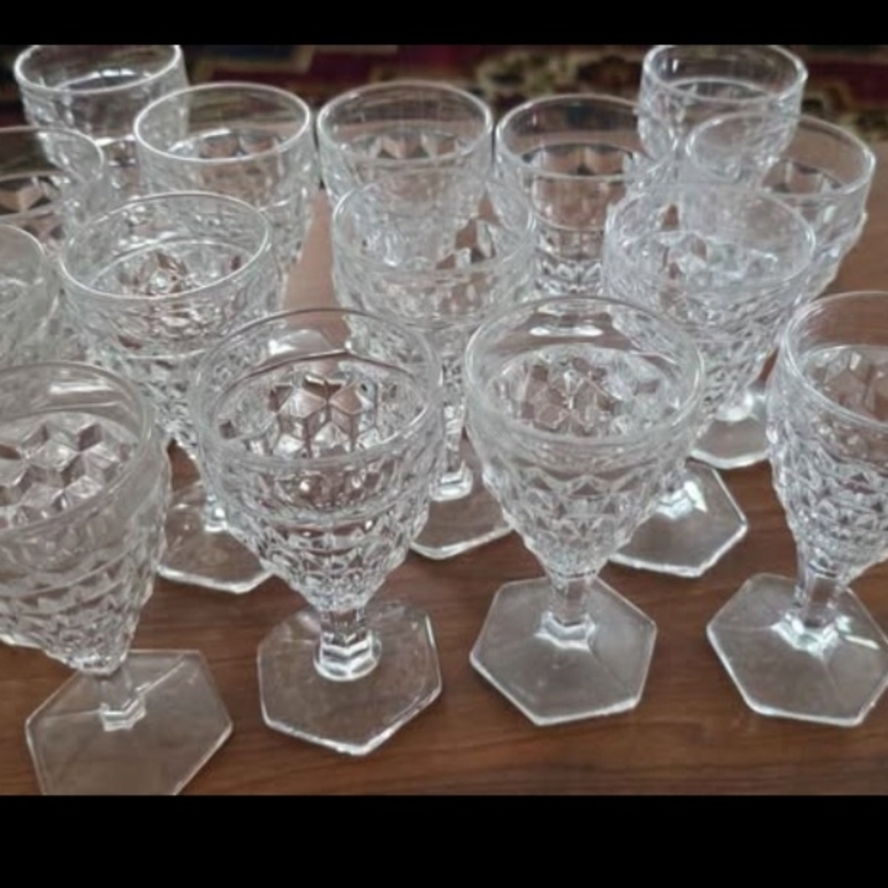 Elegant Crystal Wine Glass Set
